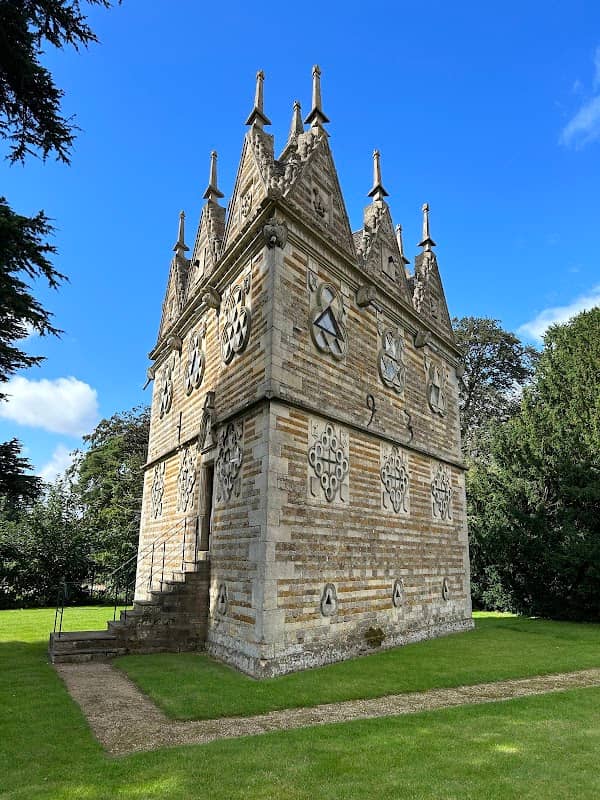 Rushton Triangular Lodge - Image 2
