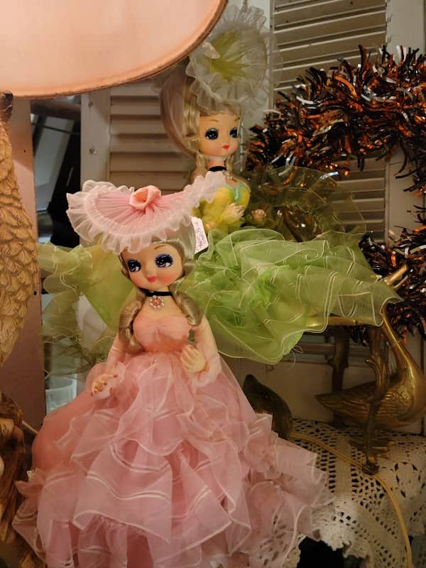 Treasure Hunt Flea Market - Image 2