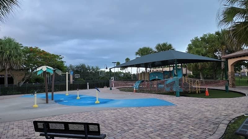 Plaza del Lago Waterpark - Image 2
