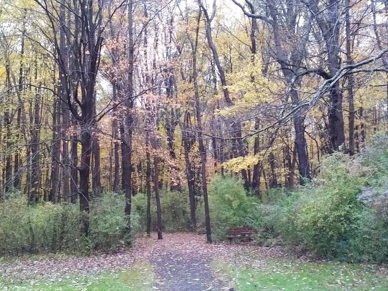 Memorial Park Nature Trail Trailhead - Image 1