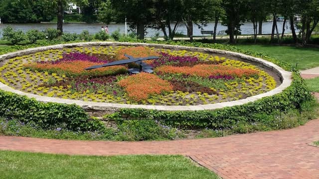 Sinnissippi Gardens - Image 1