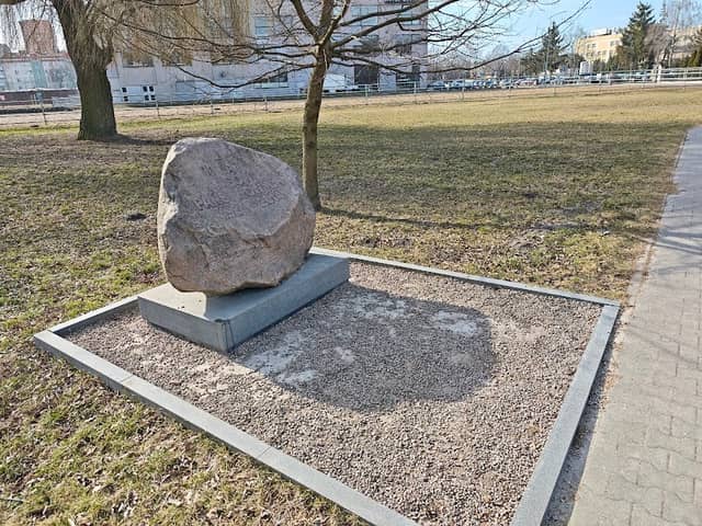 Pomnik 90 lat Lasów Państwowych - Image 1