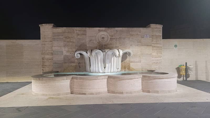 Water fountain near railway station - Image 1
