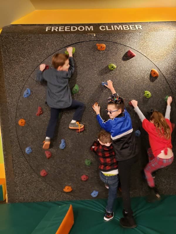 OH WOW! The Roger & Gloria Jones Children's Center for Science & Technology - Image 1