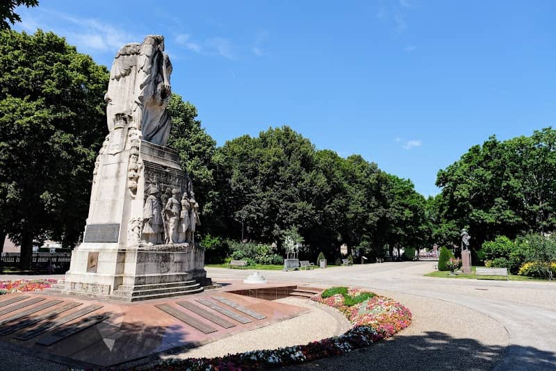 Square du Souvenir - Image 2