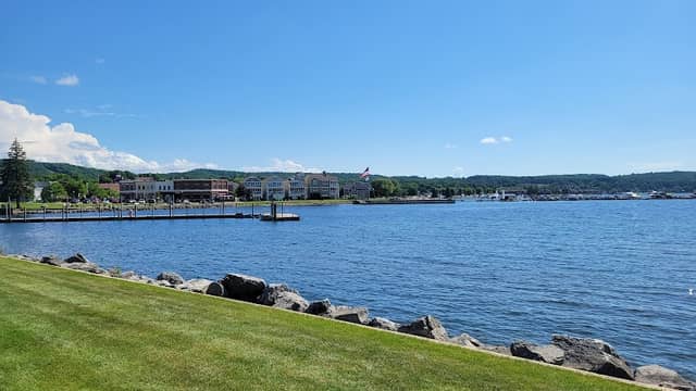 Veterans Park - Image 1