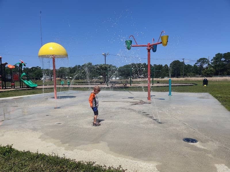 Splash pad and playground - Image 2