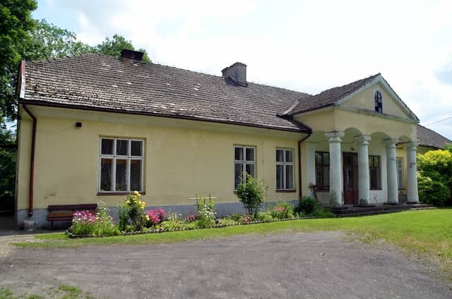 Dwór - Image 1
