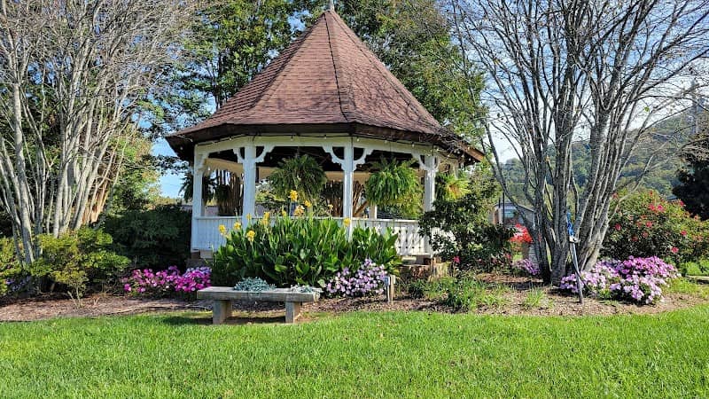 Hiawassee Town Square - Image 2