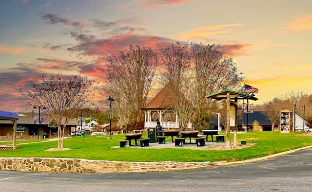 Hiawassee Town Square - Image 1