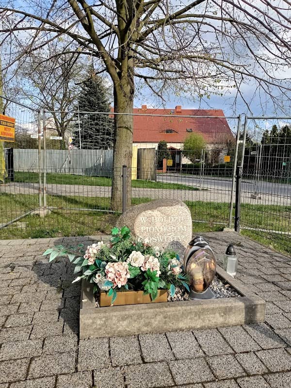Skwer pamięci Pionierów Oświaty - Image 1