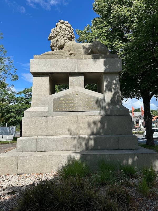 Löwenstatue Kriegerdenkmal - Image 1