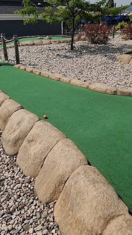 Mini golf pit - Image 1