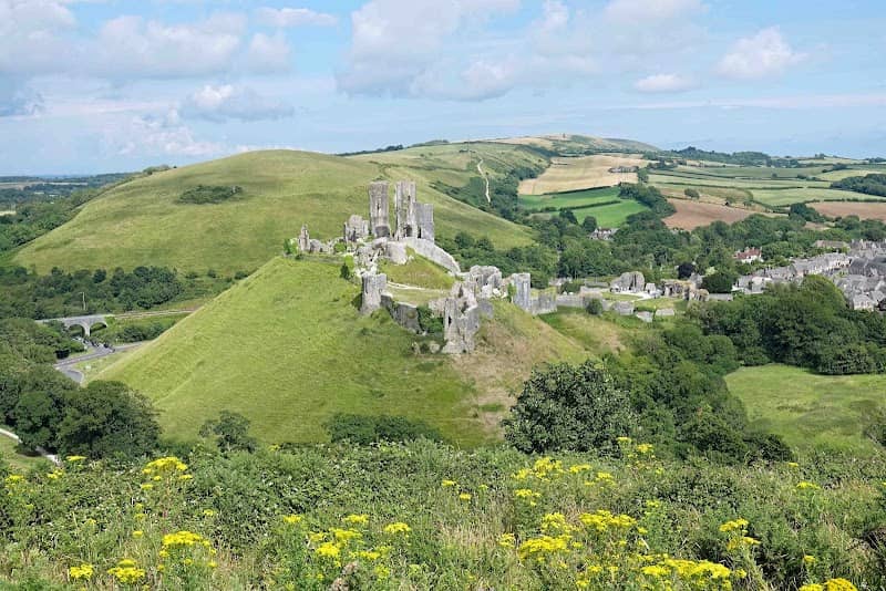 Corfe Castle Viewpoint - Image 2
