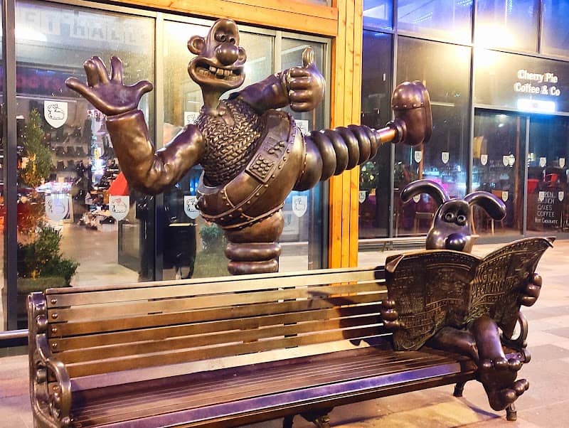 Wallace and Gromit Statue - Image 1