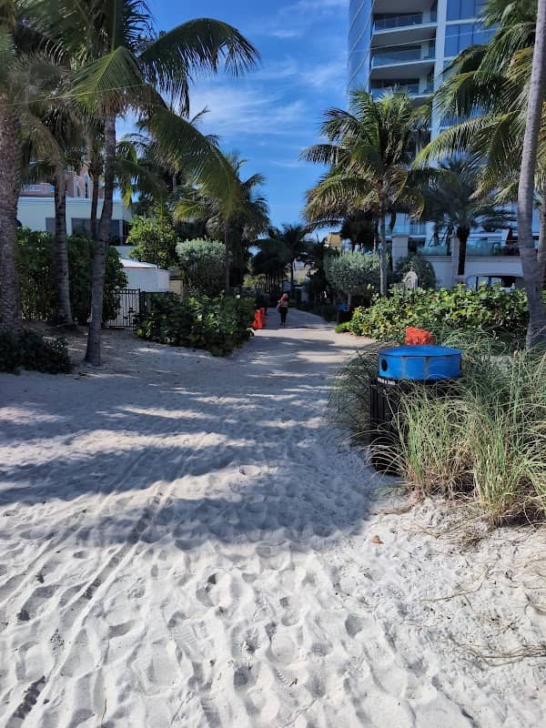 Public beach access - Image 1