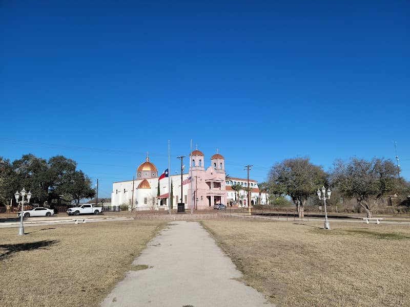 Hebbronville Plaza - Image 1