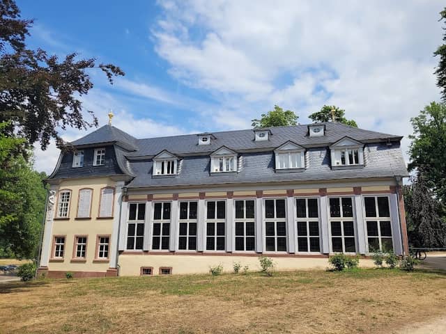 Castle in the courtyard garden - Image 1