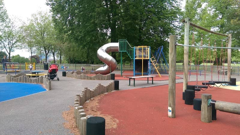 The War Memorial Park - Image 2