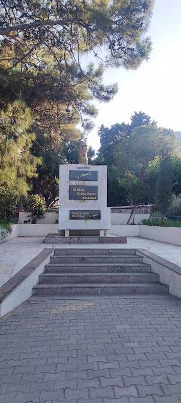 Atatürk monument - Image 1