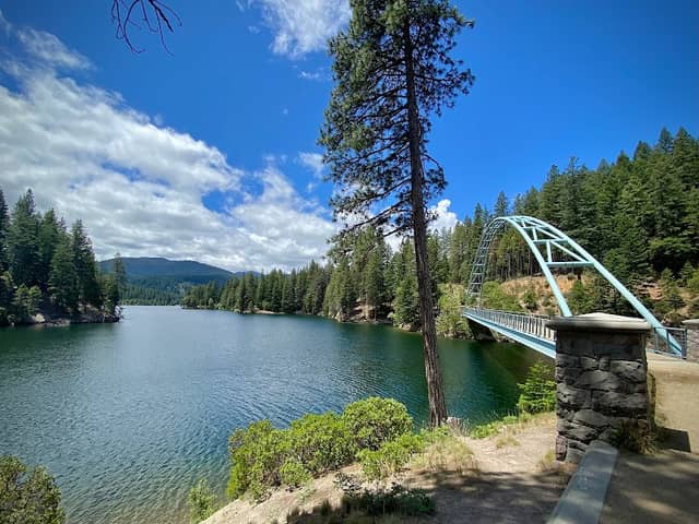 Lake Siskiyou Trail Parking - Image 1