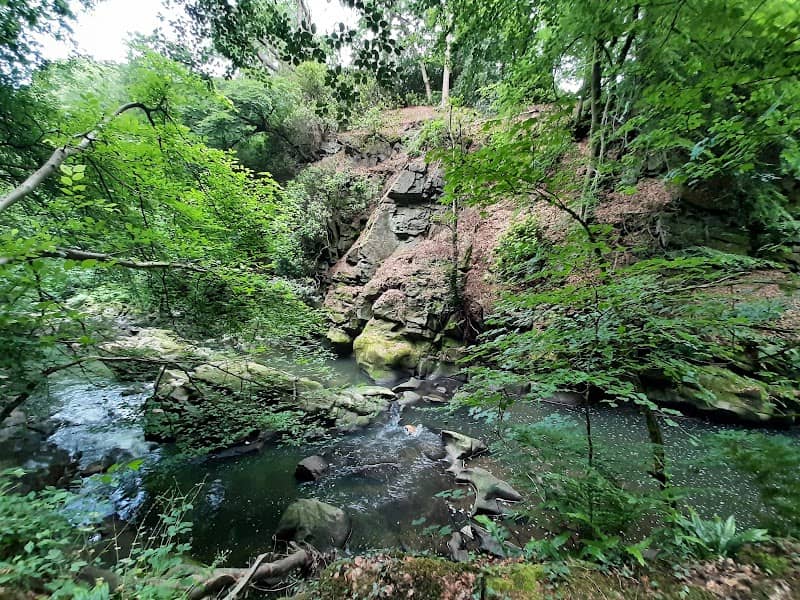 Hoghton Bottoms Weir parking - Image 1
