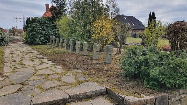 Ehrenmal Opfer des 2. Weltkrieg Artlenburg - Image 1
