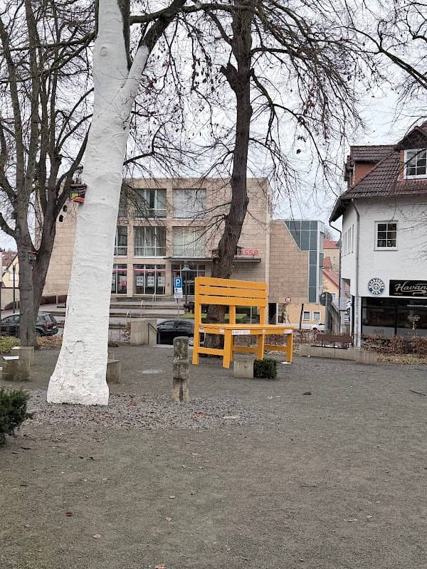 Gebrüder-Warburg-Platz - Image 1