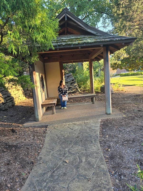 Dorothy Morris Kumakura Garden - Image 1
