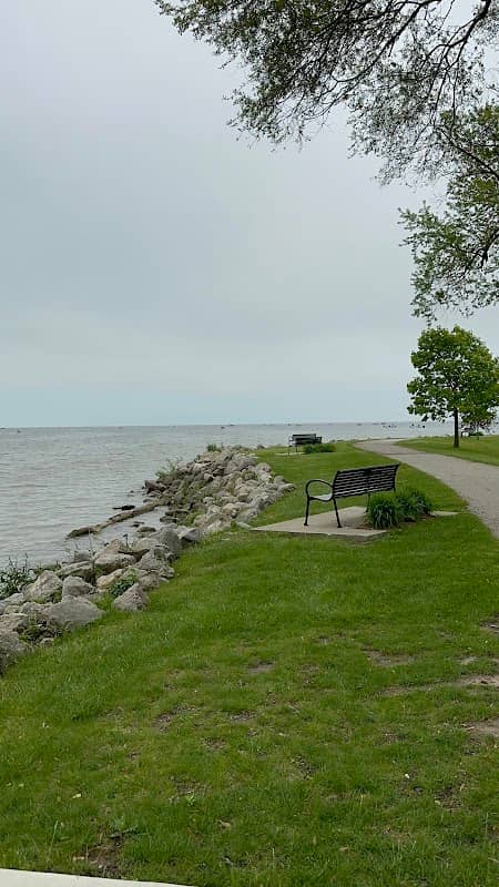 Veterans Memorial Park scenic view - Image 1