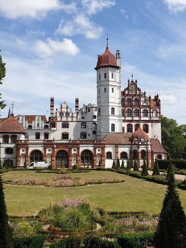 Schloß Basedow - Image 1