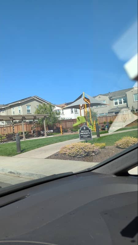 Las Colinas Park - Image 1