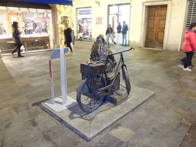 Enzo Sicuri Statue - Image 2