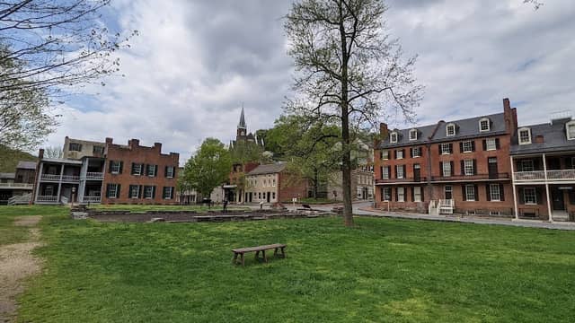 Arsenal Square - Image 2