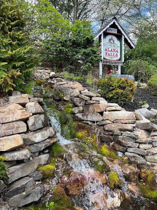Alana Water Feature - Image 1