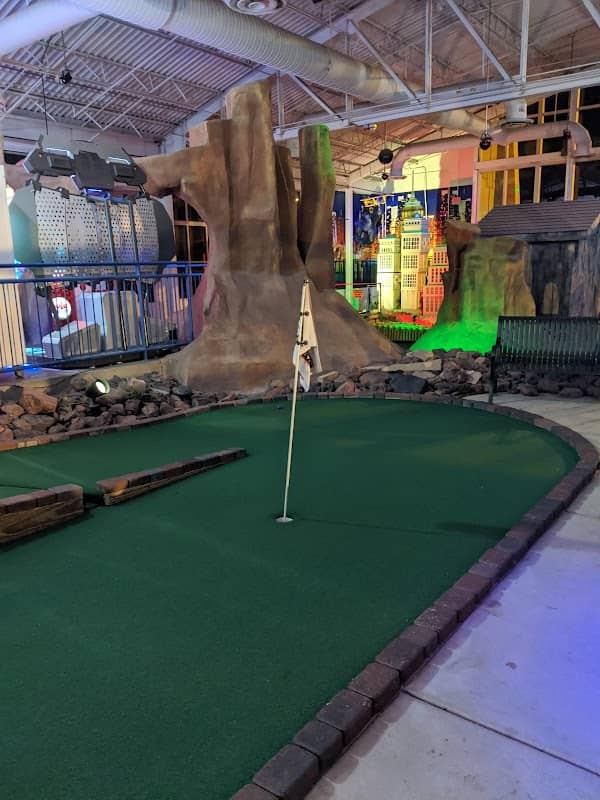 Caddyshack Miniature Golf - Image 2