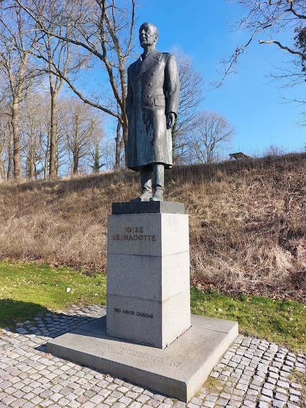 Statue af Folke Bernadotte - Image 1
