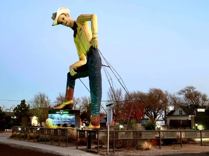 Tex Randall Statue - Image 2