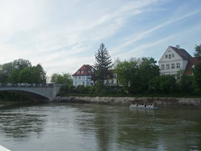 Und Und Und - Image 1