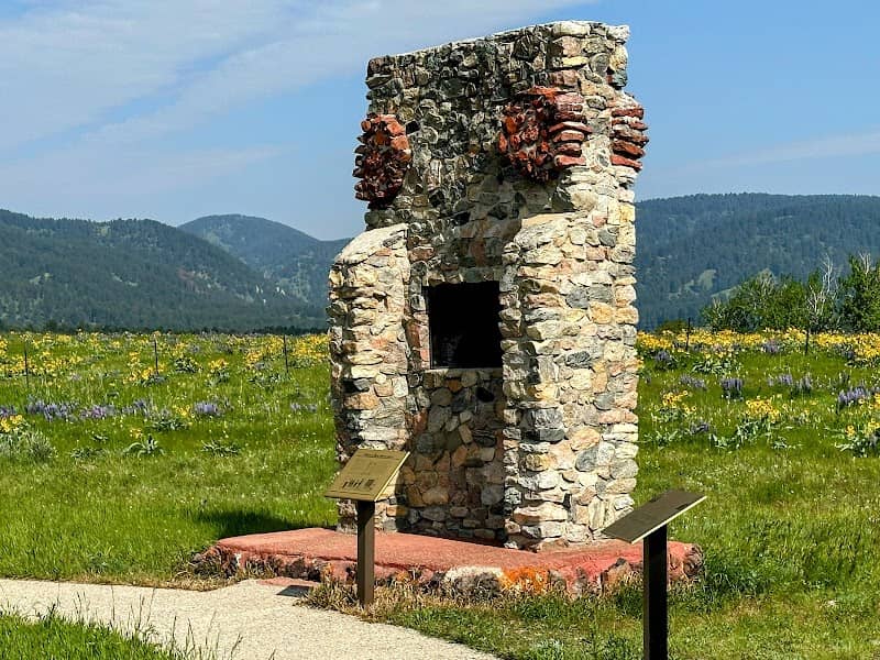 Wagon Box Battle Monument - Image 2