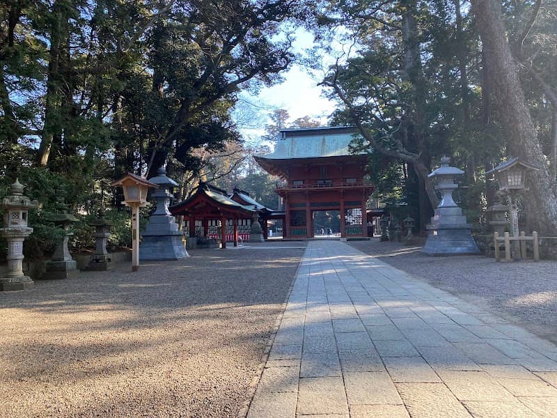 Approach to Kashima Jingu Shrine - Image 1