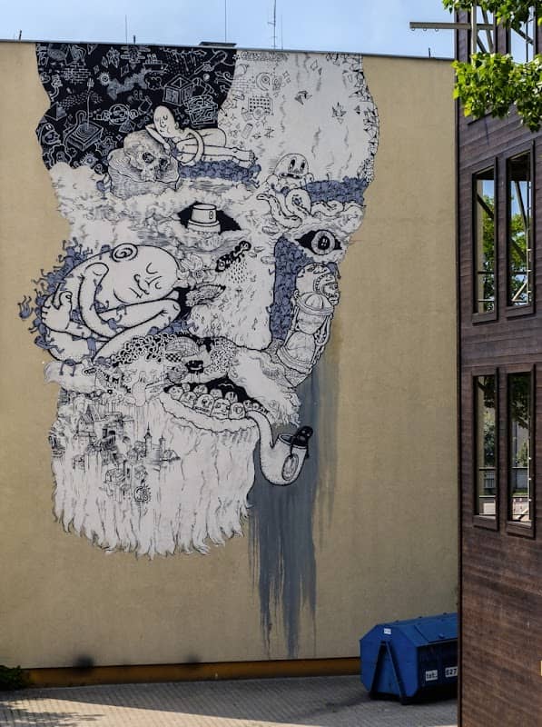 Mural na ścianie bloku - Image 1