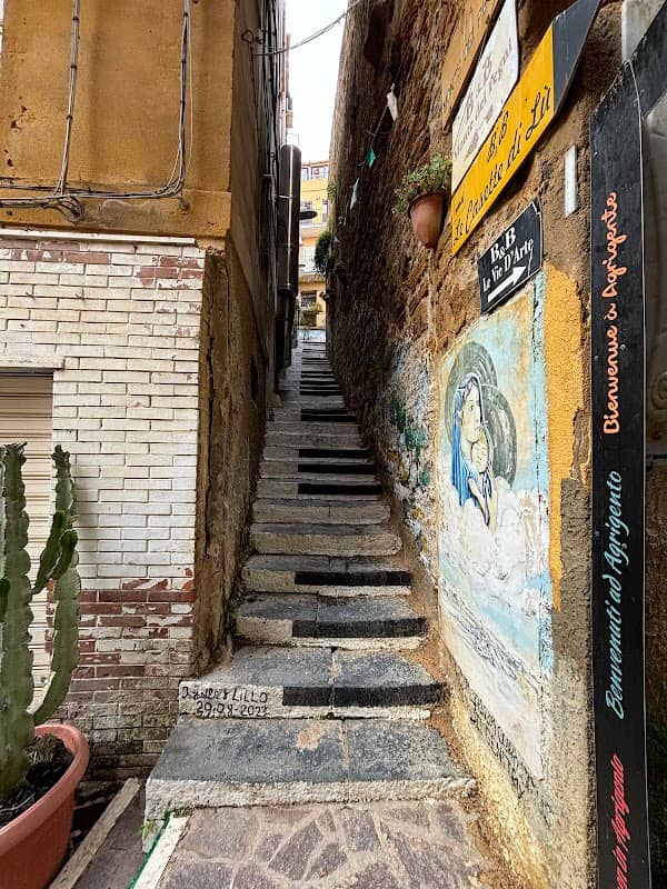 Murals on Via Neve - Image 1