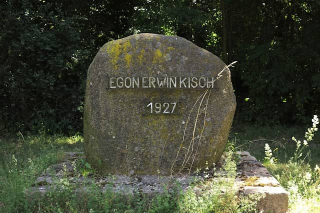 Egon Erwin Kisch Gedenkstein - Image 1