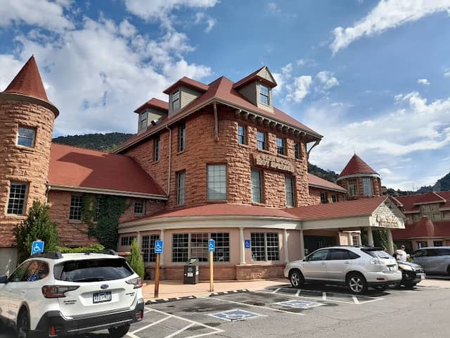 Glenwood Springs Hot Springs Pool - Image 3