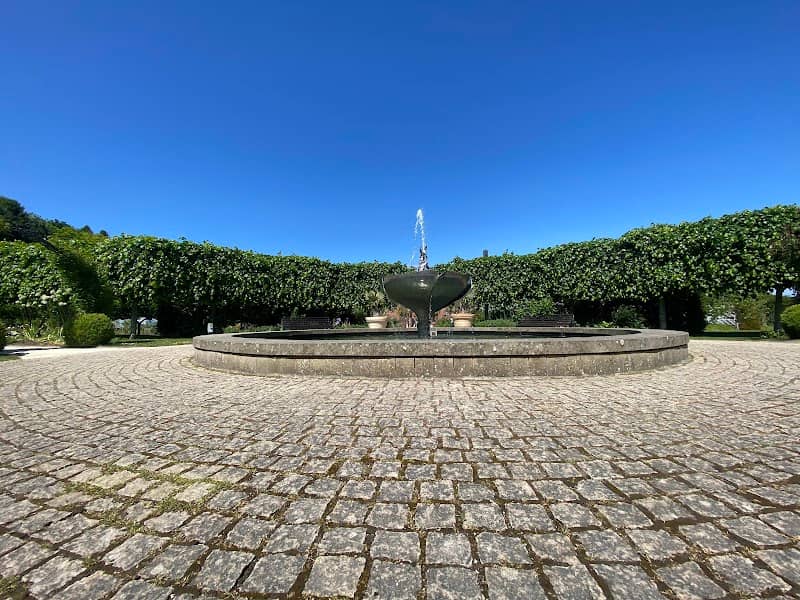 Sunken Garden Fountain - Image 2