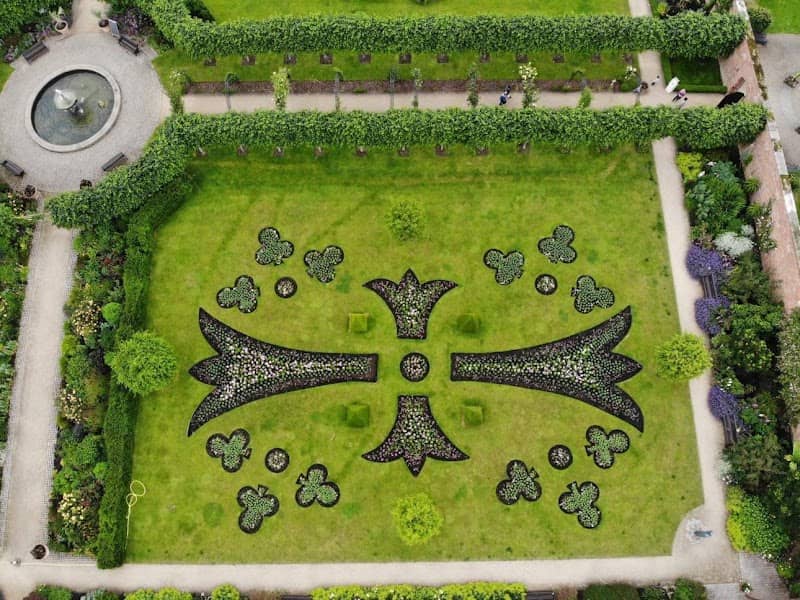 Sunken Garden Fountain - Image 1