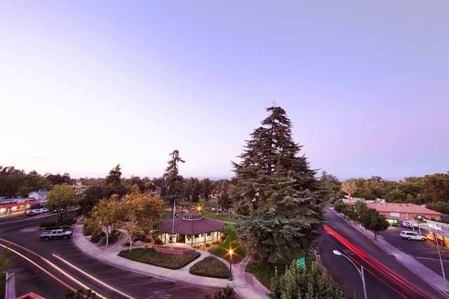 Oval Park - Image 2