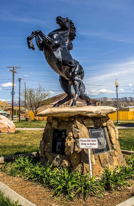 Wild Horse monument - Image 1