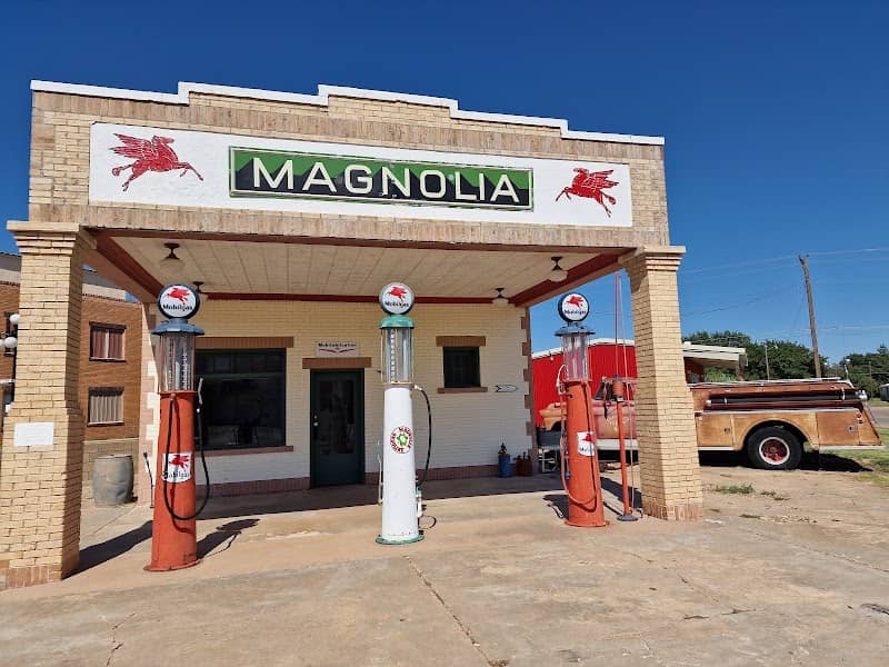 Magnolia Gas Station - Image 1